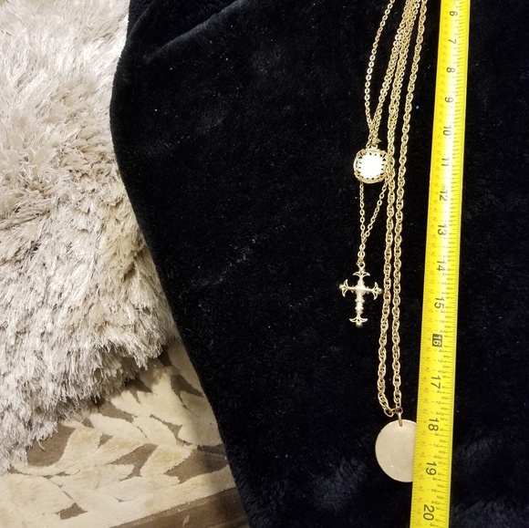 Tiered golden chain necklace with 3 pendants - Picture 3 of 3